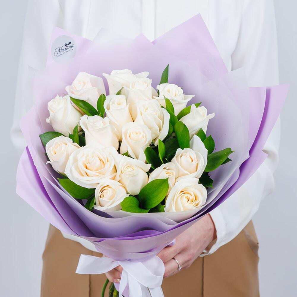 https://content2.flowwow-images.com/data/flowers/1000x1000/60/1714731738_92232360.jpg