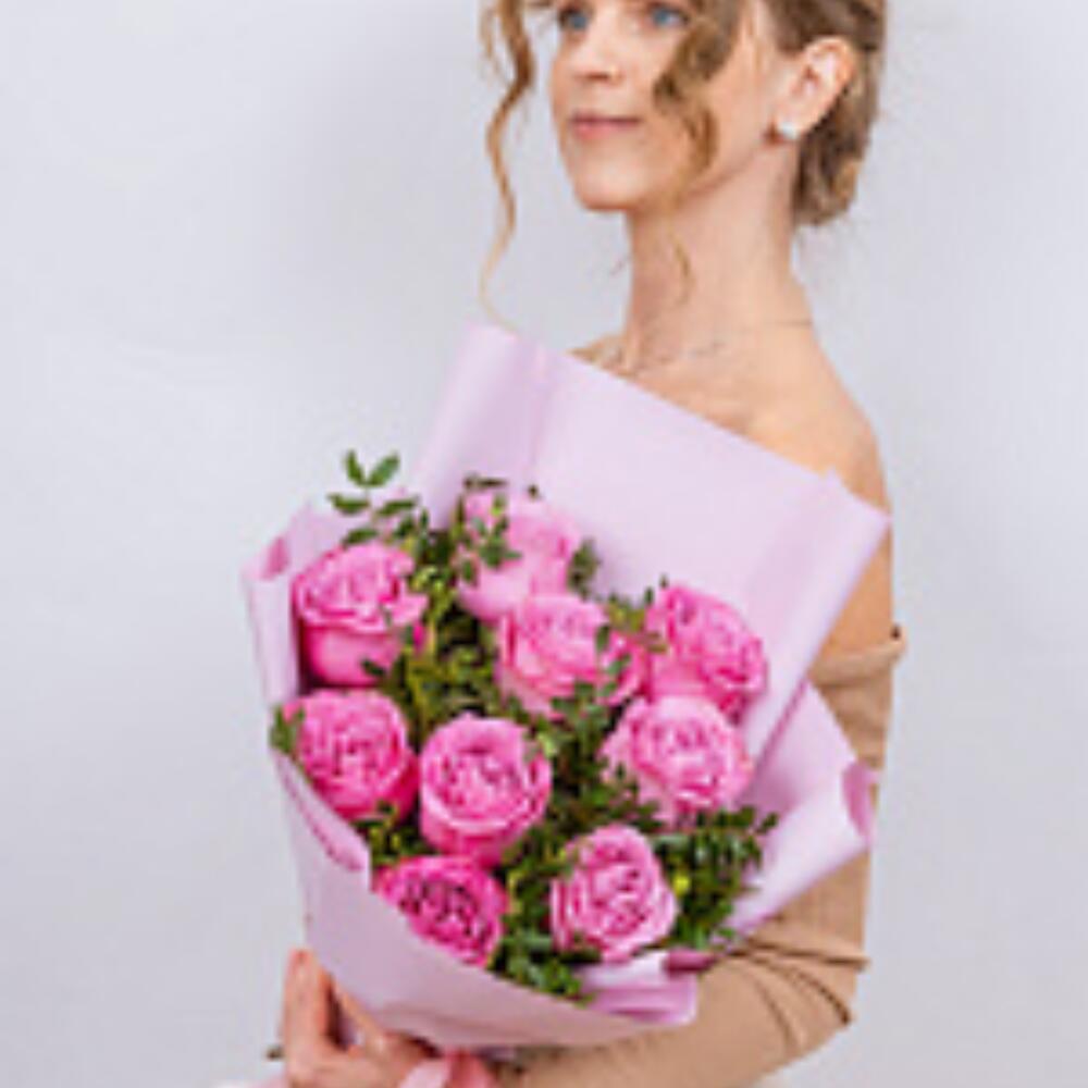 https://content2.flowwow-images.com/data/flowers/1000x1000/81/1679756208_92996581.jpg